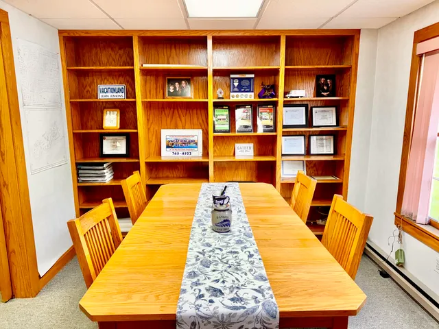 $475,000 | 1045 Broadway, Bangor, ME 04401