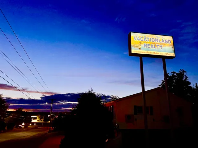 $475,000 | 1045 Broadway, Bangor, ME 04401