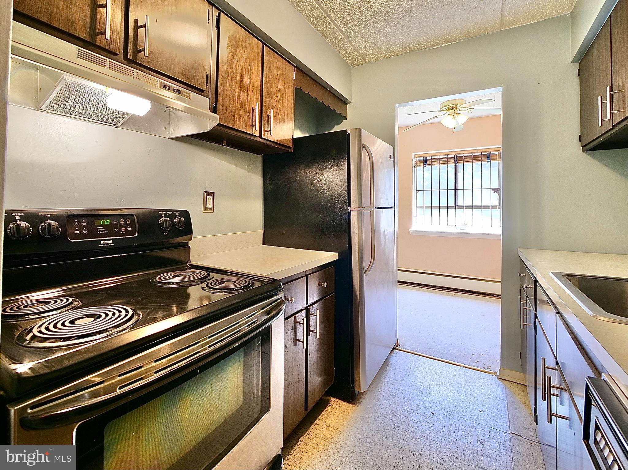 280 Bridgewater Road, Unit E8 Brookhaven, PA 19015 - Photo 15 of 33 Stove with new hood