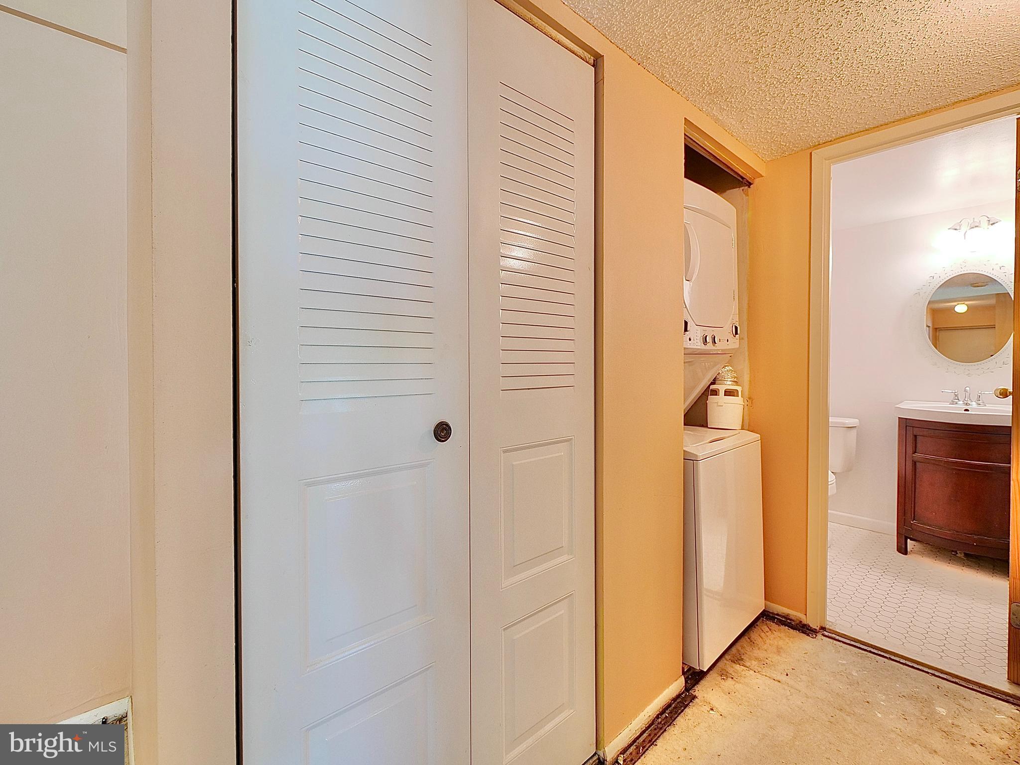 280 Bridgewater Road, Unit E8 Brookhaven, PA 19015 - Photo 18 of 33 Hall closet