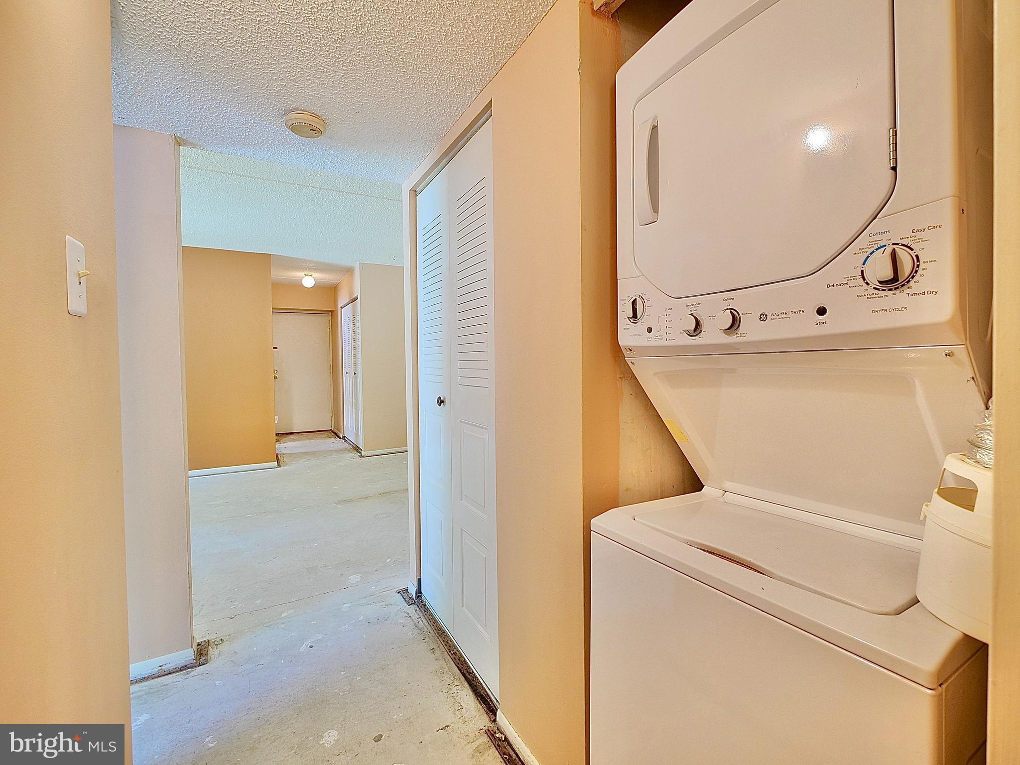 280 Bridgewater Road, Unit E8 Brookhaven, PA 19015 - Photo 19 of 33 Stackable washer and dryer