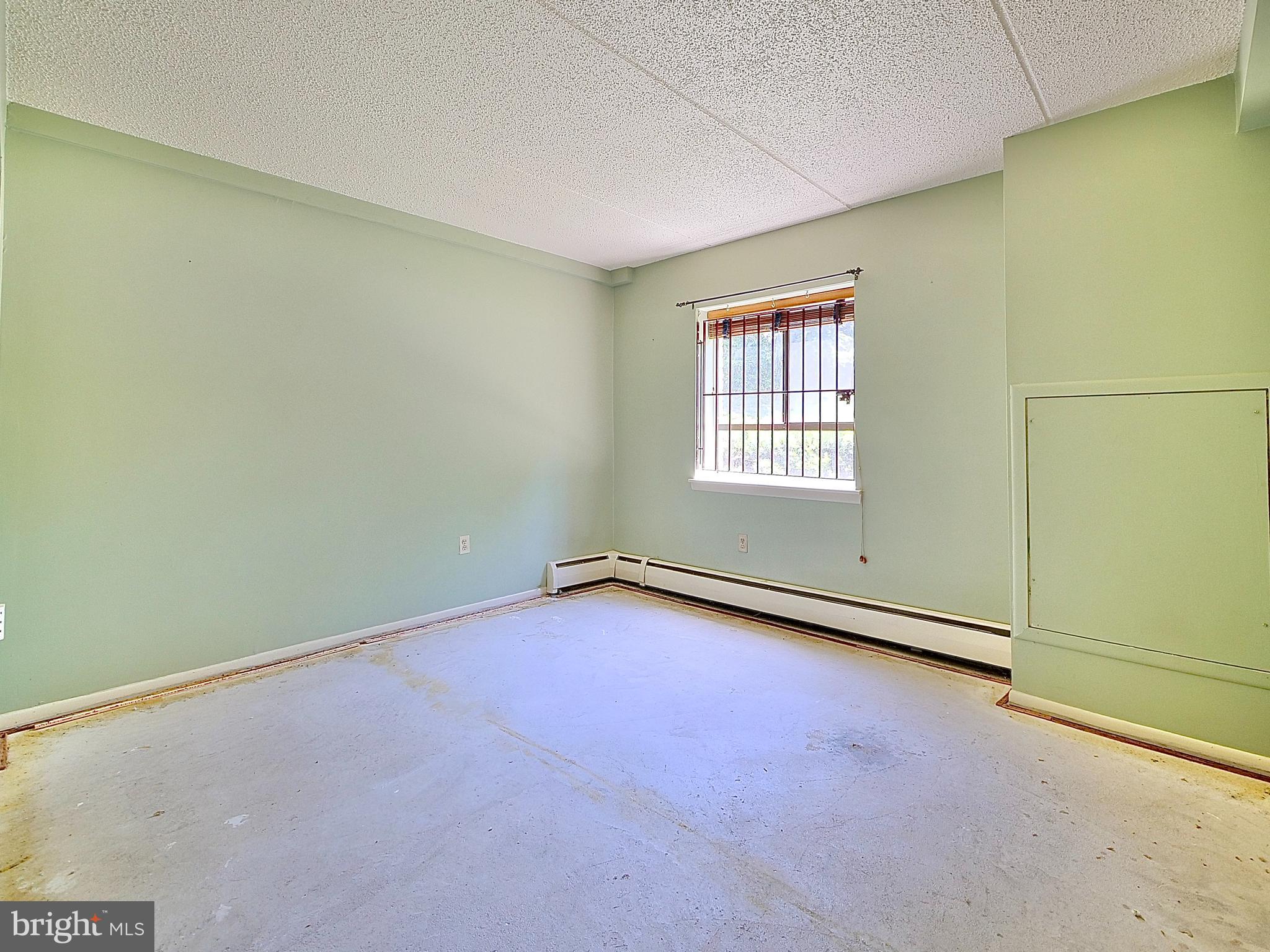 280 Bridgewater Road, Unit E8 Brookhaven, PA 19015 - Photo 20 of 33 Large bedroom