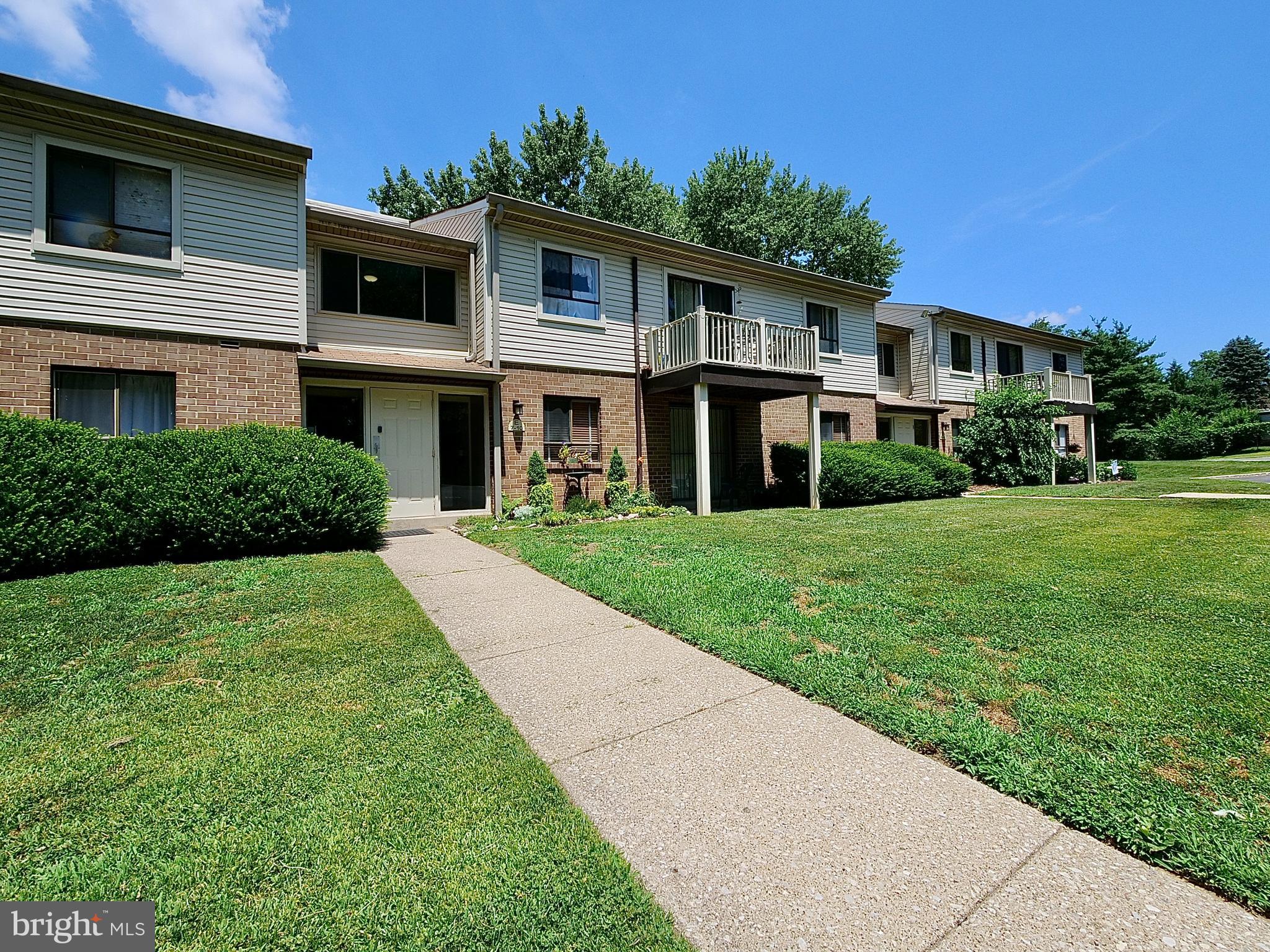 280 Bridgewater Road, Unit E8 Brookhaven, PA 19015 - Photo 3 of 33 Walkway to entrance