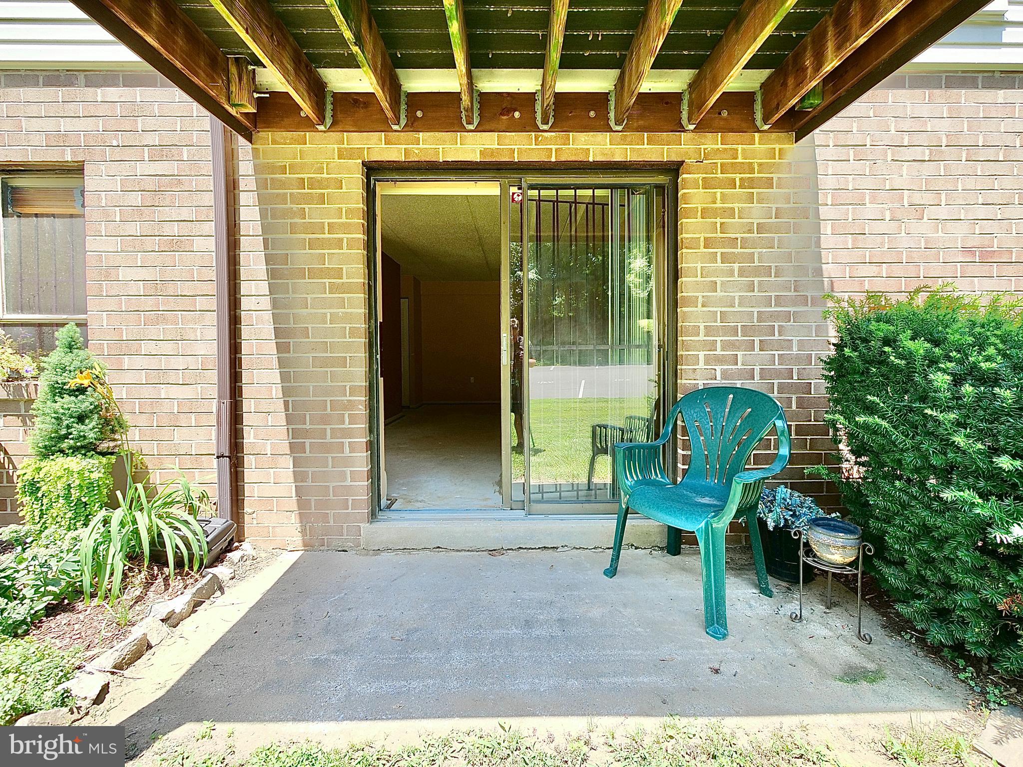 280 Bridgewater Road, Unit E8 Brookhaven, PA 19015 - Photo 25 of 33 Covered Patio with seating area