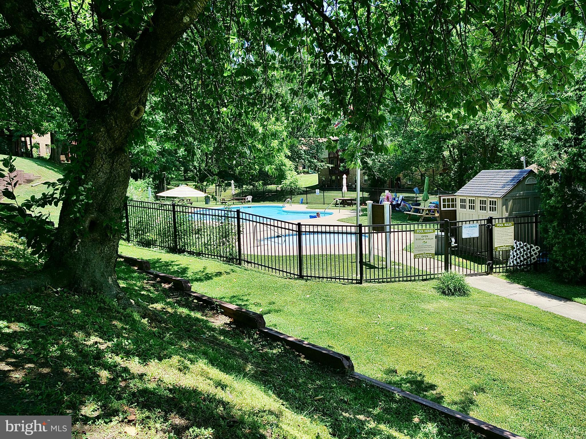 280 Bridgewater Road, Unit E8 Brookhaven, PA 19015 - Photo 31 of 33 Community pool