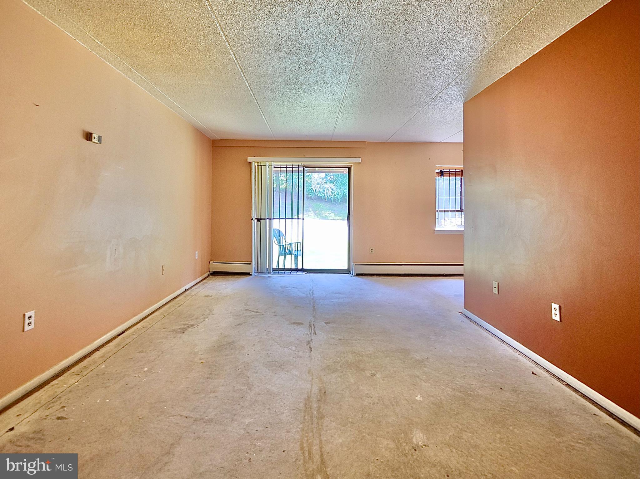 280 Bridgewater Road, Unit E8 Brookhaven, PA 19015 - Photo 8 of 33 Large living space