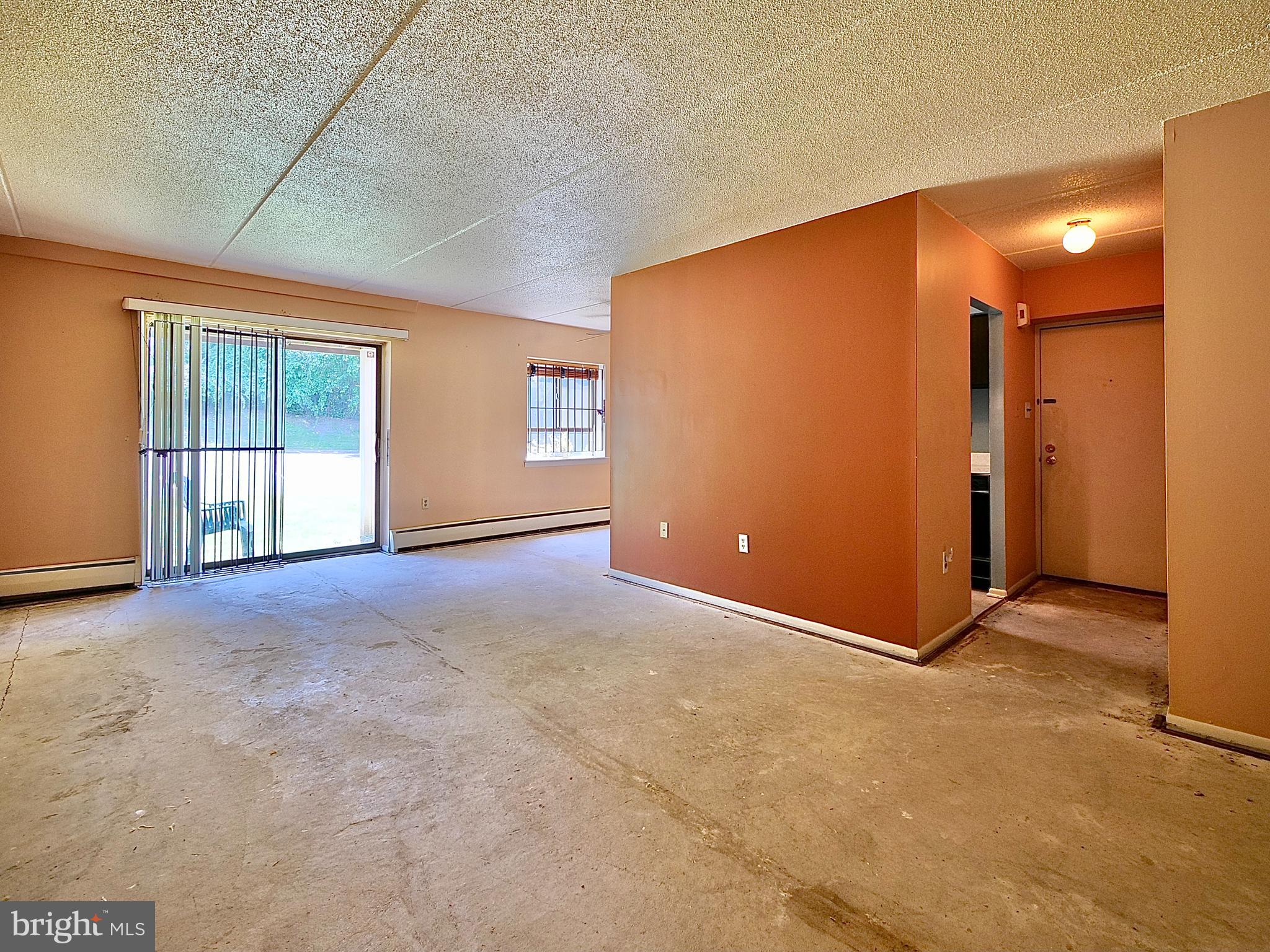 280 Bridgewater Road, Unit E8 Brookhaven, PA 19015 - Photo 9 of 33 Living room looking at slider and front door