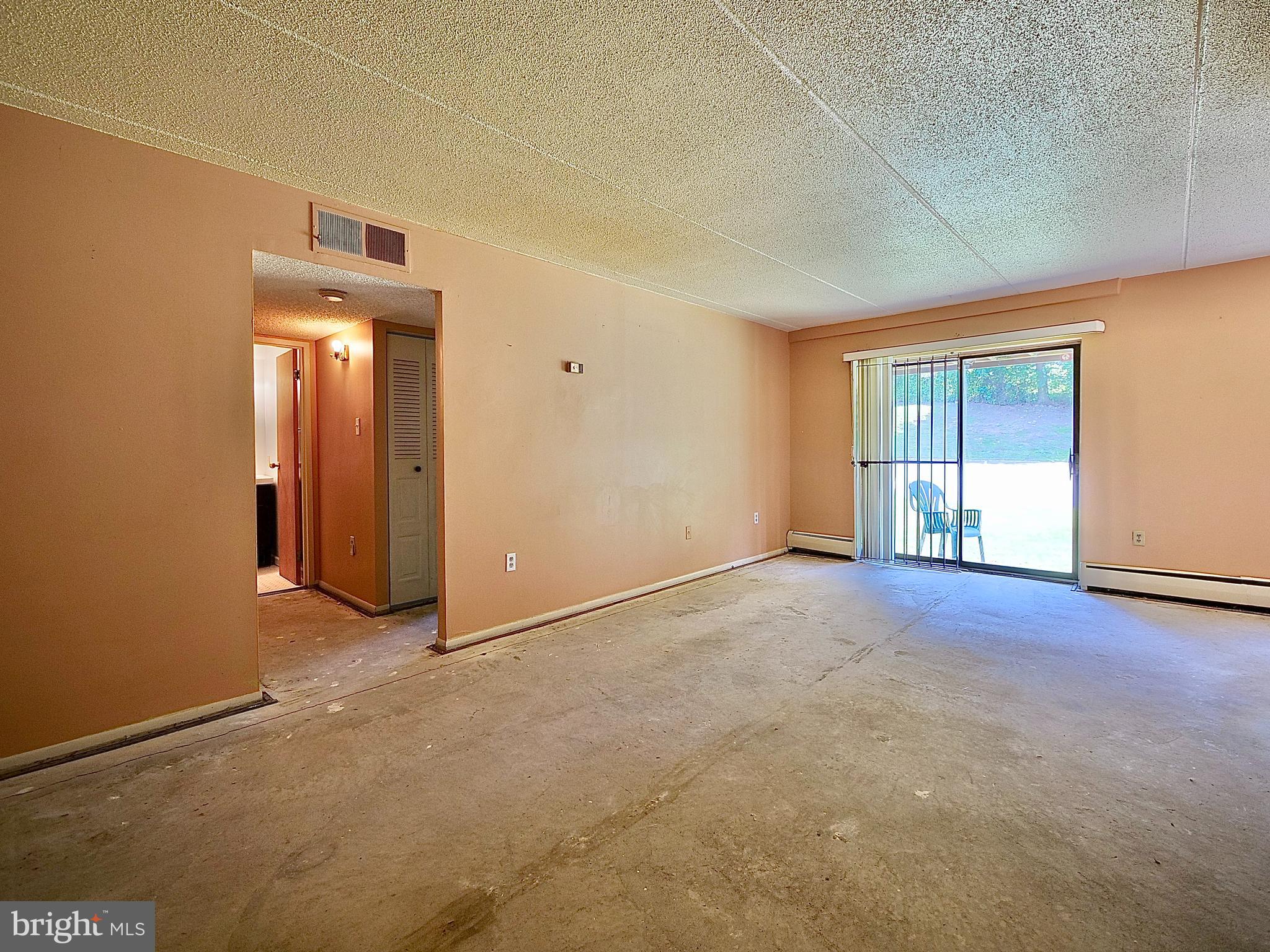 280 Bridgewater Road, Unit E8 Brookhaven, PA 19015 - Photo 10 of 33 Living room looking at slider from front door