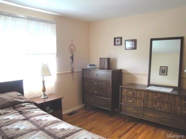 2422 Milverton Road Troy, MI 48083 - Photo 17 of 24 Bedroom