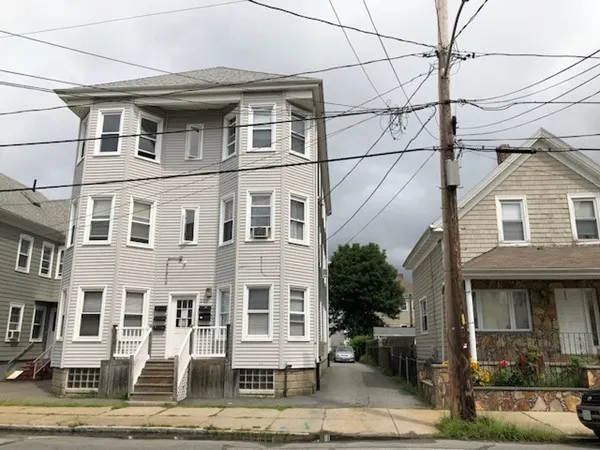 $1,300 | 257 Tinkham Street, Unit 1EAST, New Bedford, MA 02746