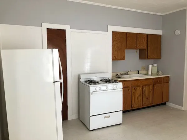 $1,300 | 257 Tinkham Street, Unit 1EAST, New Bedford, MA 02746