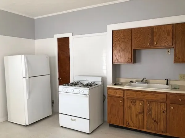 $1,300 | 257 Tinkham Street, Unit 1EAST, New Bedford, MA 02746