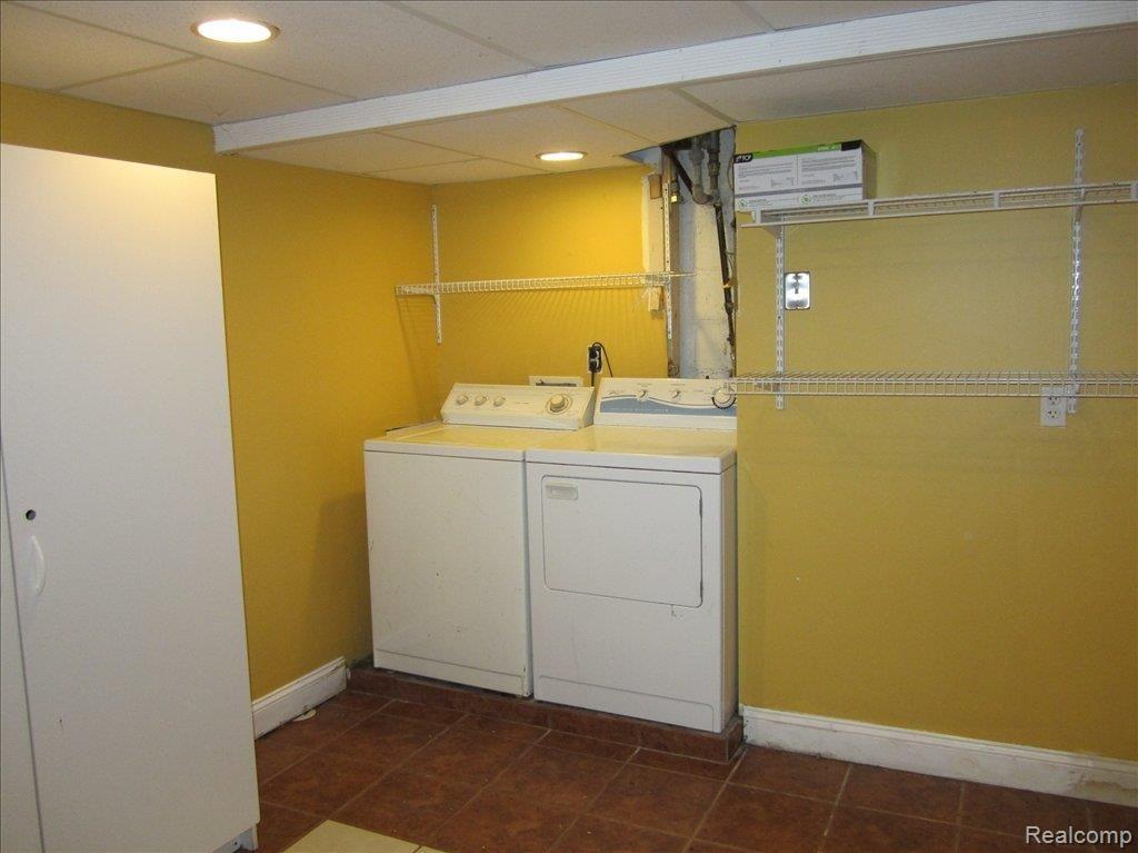 2050 Cole Road Lake Orion, MI 48362 - Photo 15 of 22 laundry room