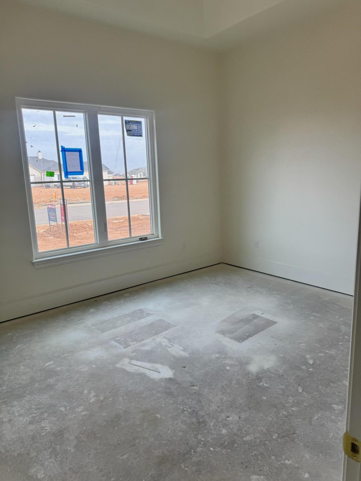 4007 150th Street Lubbock, TX 79423 - Photo 19 of 20 an empty room with a window