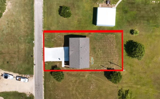 a street sign that is sitting on a brick wall