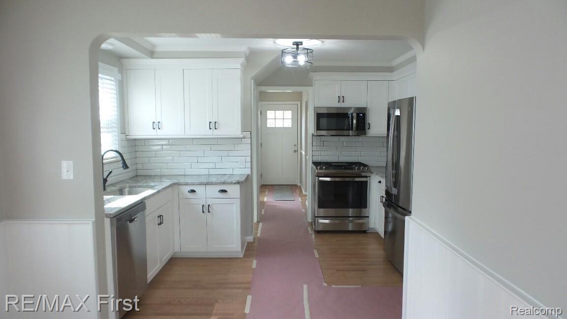 1660 Littlestone Road Grosse Pointe, MI 48236 - Photo 16 of 29 20210406_120203_resized.jpg