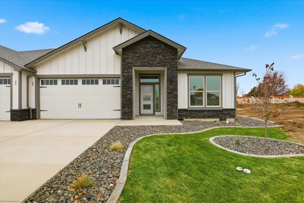 $475,850 | 22 North Country Club Drive, Unit 22, Deer Park, WA 99006