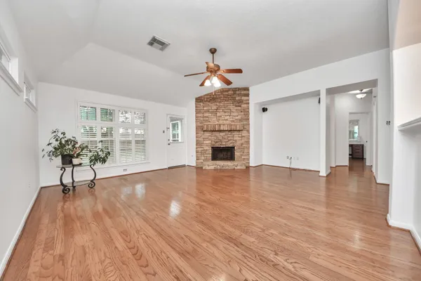 $329,900 | 5622 Pineaster Pointe Lane, Spring, TX 77379