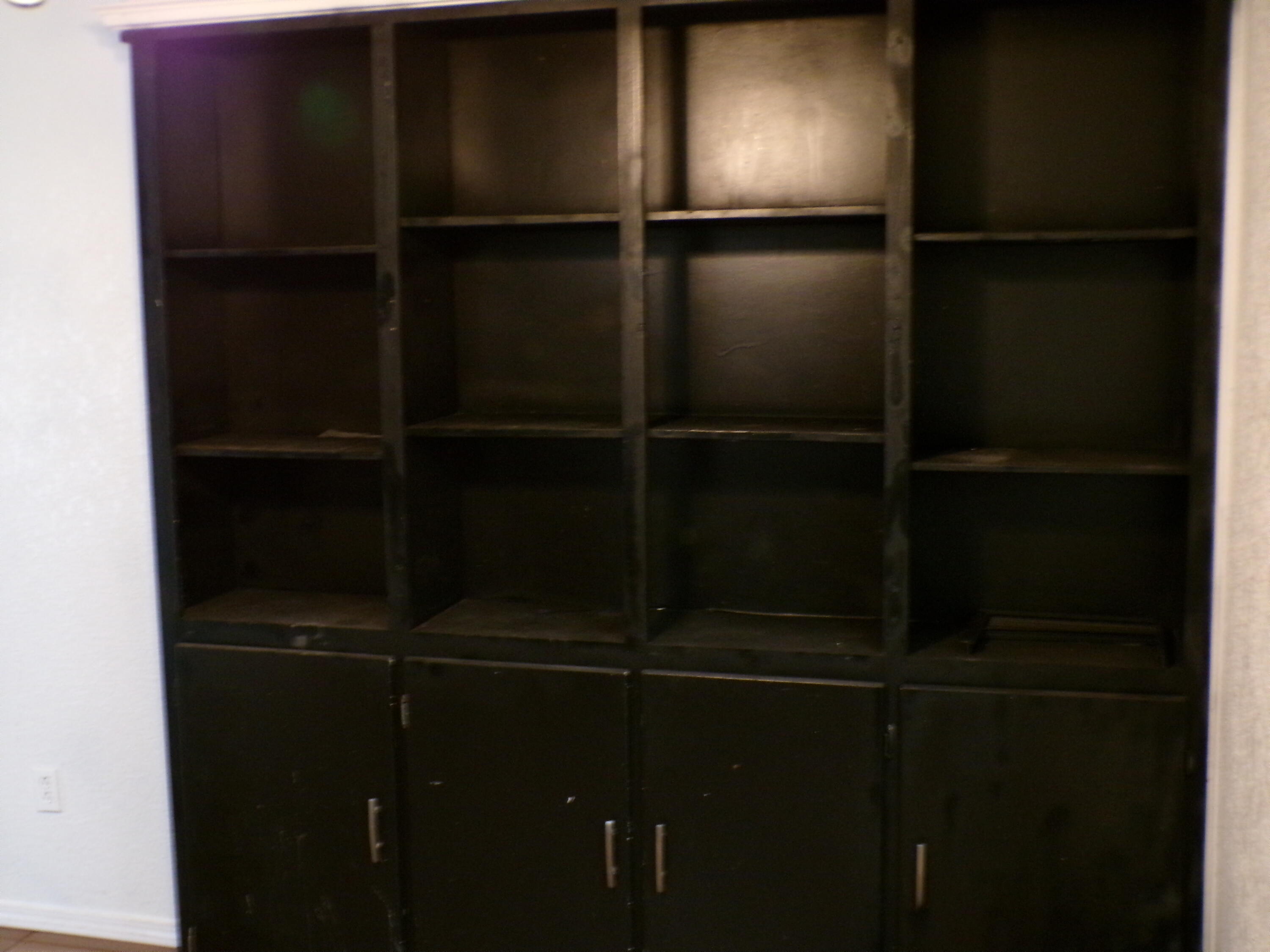 5916 14th Street Lubbock, TX 79416 - Photo 17 of 22 a close view of closet