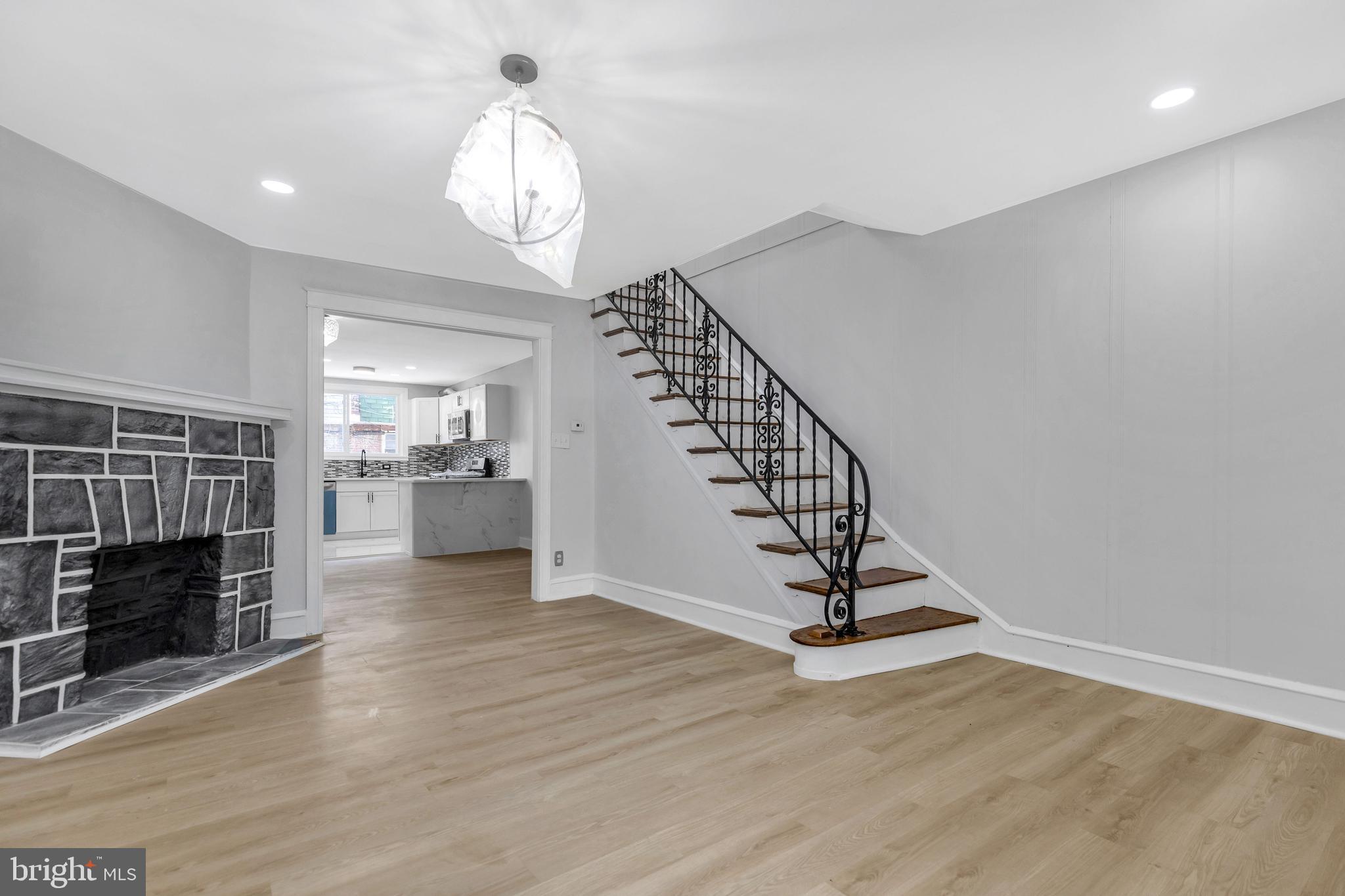 386 Avon Road Upper Darby, PA 19082 - Photo 6 of 27