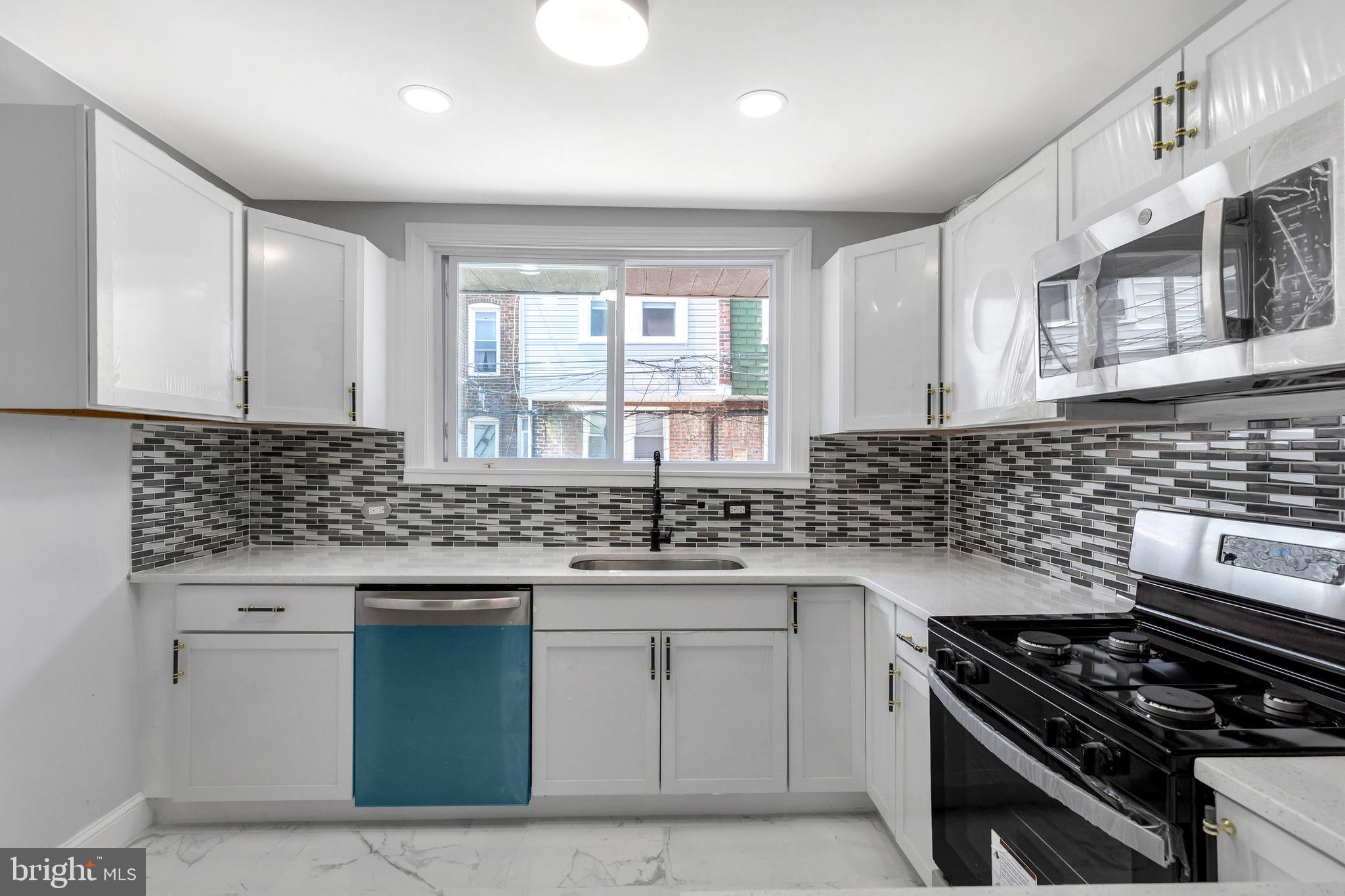 386 Avon Road Upper Darby, PA 19082 - Photo 8 of 27