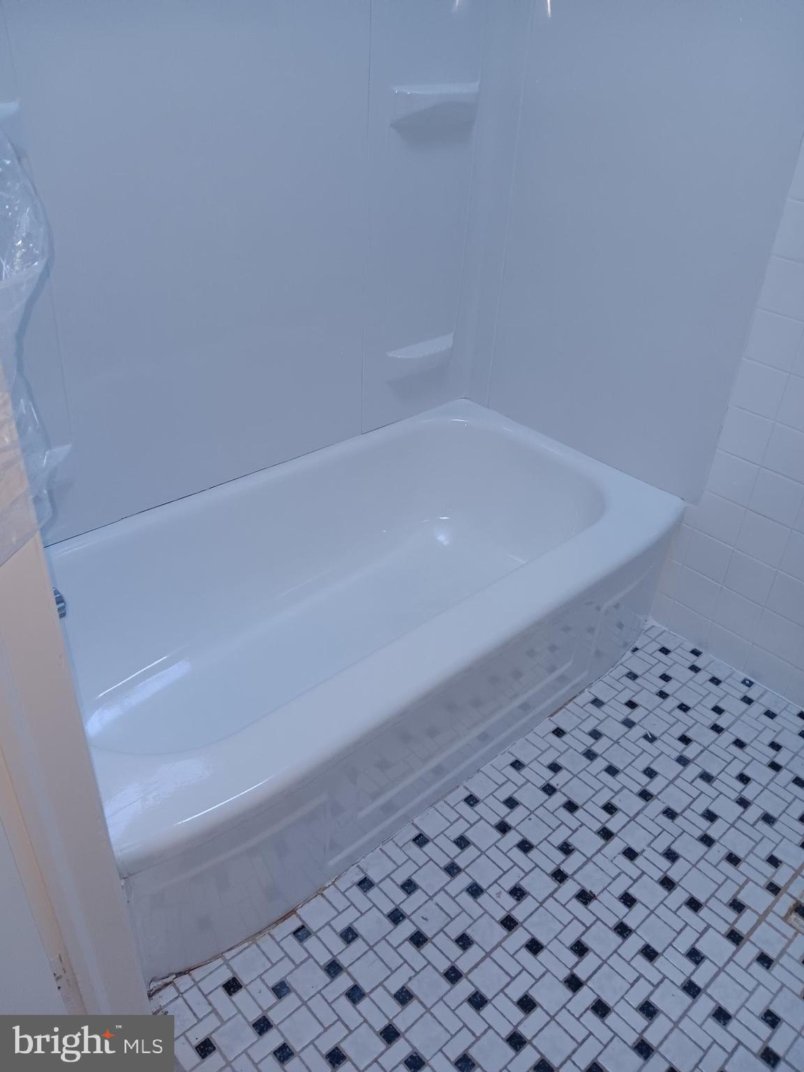 26 East Lynbrook Road Collingdale, PA 19023 - Photo 12 of 21 a close up of a bathtub