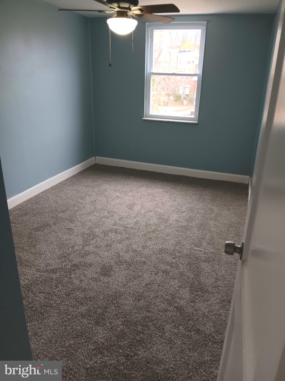 26 East Lynbrook Road Collingdale, PA 19023 - Photo 14 of 21 an empty room with windows