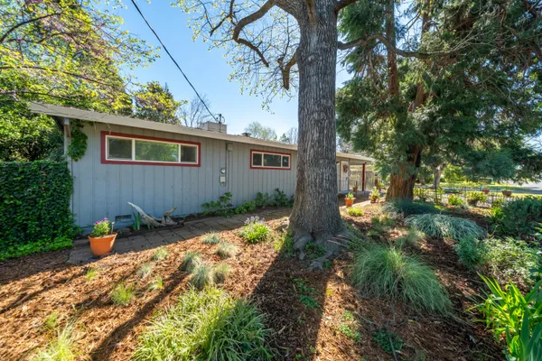 $389,900 | 3081 Henderson Road, Redding, CA 96002
