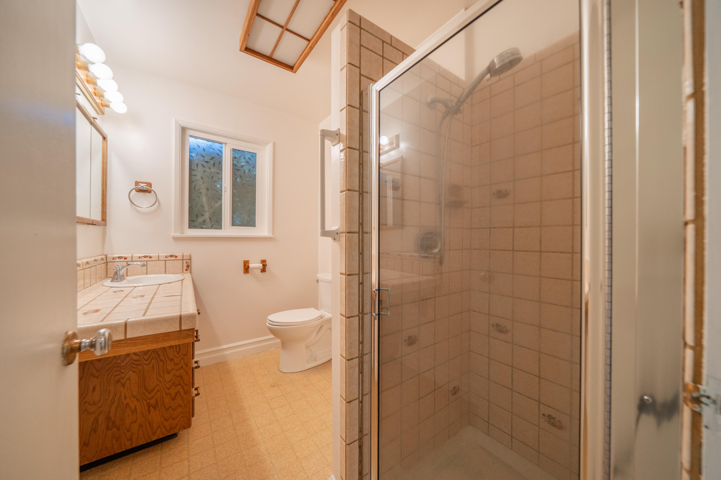 3081 Henderson Road Redding, CA 96002 - Photo 14 of 38 3081 Henderson Rd-28