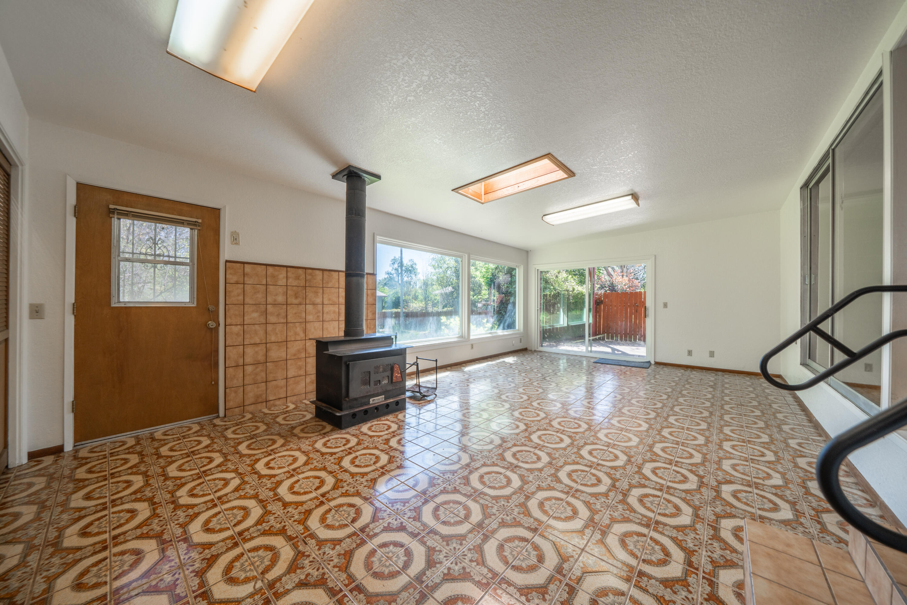 3081 Henderson Road Redding, CA 96002 - Photo 19 of 38 3081 Henderson Rd-36