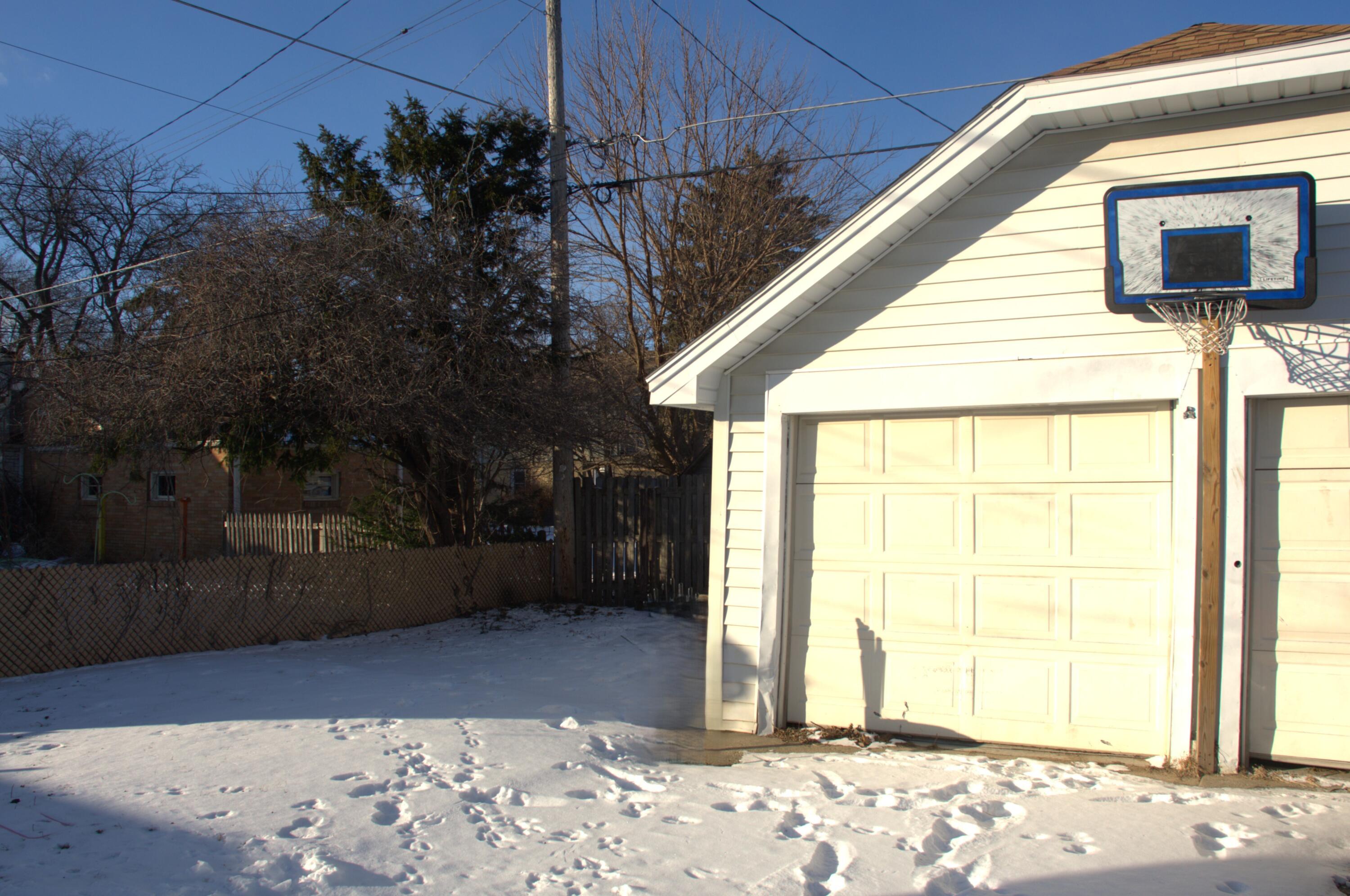 712 Wolff Street Racine, WI 53402 - Photo 5 of 6 712 Wolff Street