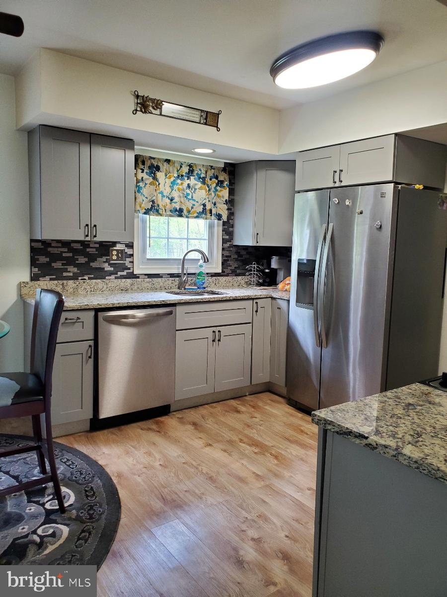 33 Hartford Road Sewell, NJ 08080 - Photo 2 of 8