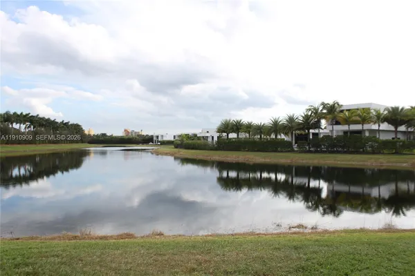 $459,800 | 180 Riviera Circle, Unit 305, Weston, FL 33326