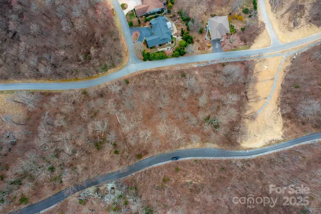 a view of entryway with a road