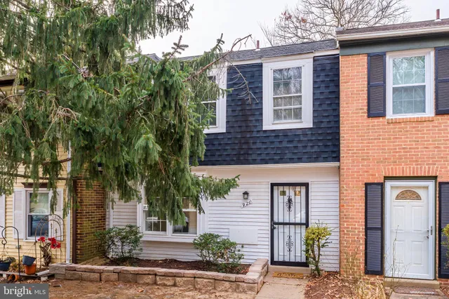 $399,900 | 920 Windsor Court, Sterling, VA 20164