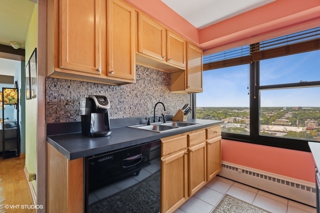 6030 North Sheridan Road, Unit 1701 Chicago, IL 60660 - Photo 7 of 14