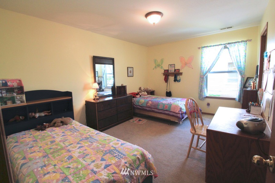 909 Riddell Avenue Northeast Orting, WA 98360 - Photo 14 of 21 Gallery Image 14