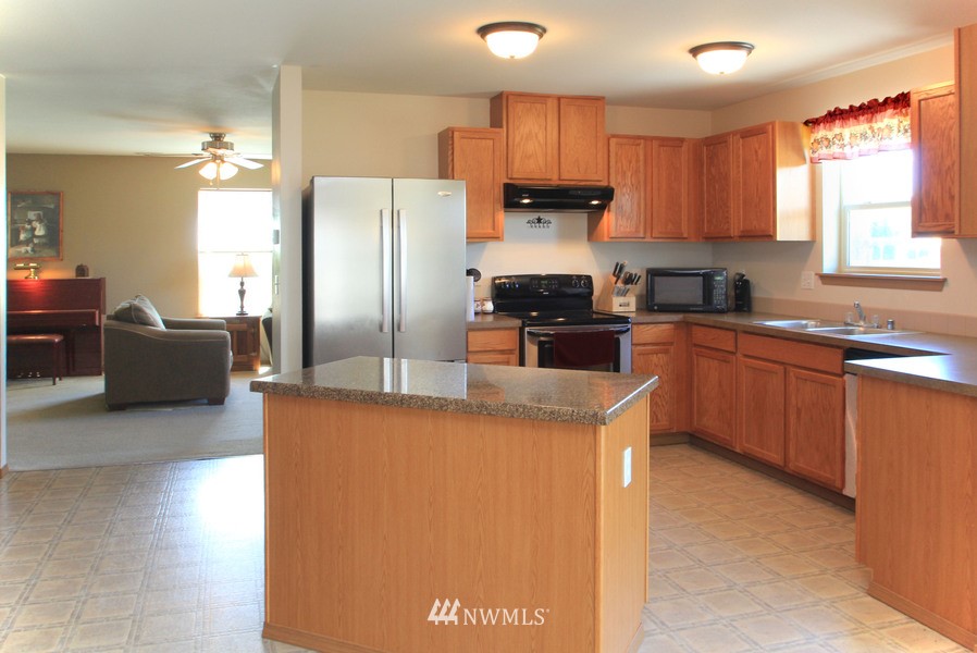 909 Riddell Avenue Northeast Orting, WA 98360 - Photo 8 of 21 Gallery Image 8