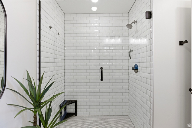 961 West Akoya Pearl Road, Unit 300 St. George, UT 84790 - Photo 27 of 60 Full bath with a shower stall
