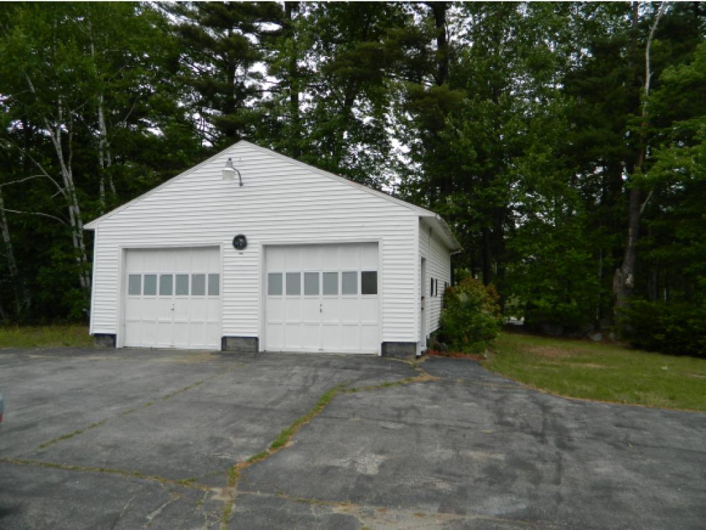 208 Whitehall Road Hooksett, NH 03106 - Photo 3 of 21