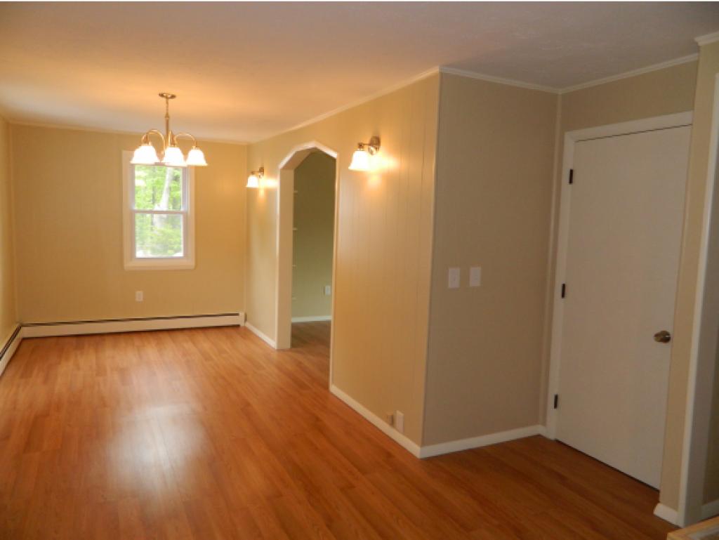 208 Whitehall Road Hooksett, NH 03106 - Photo 5 of 21