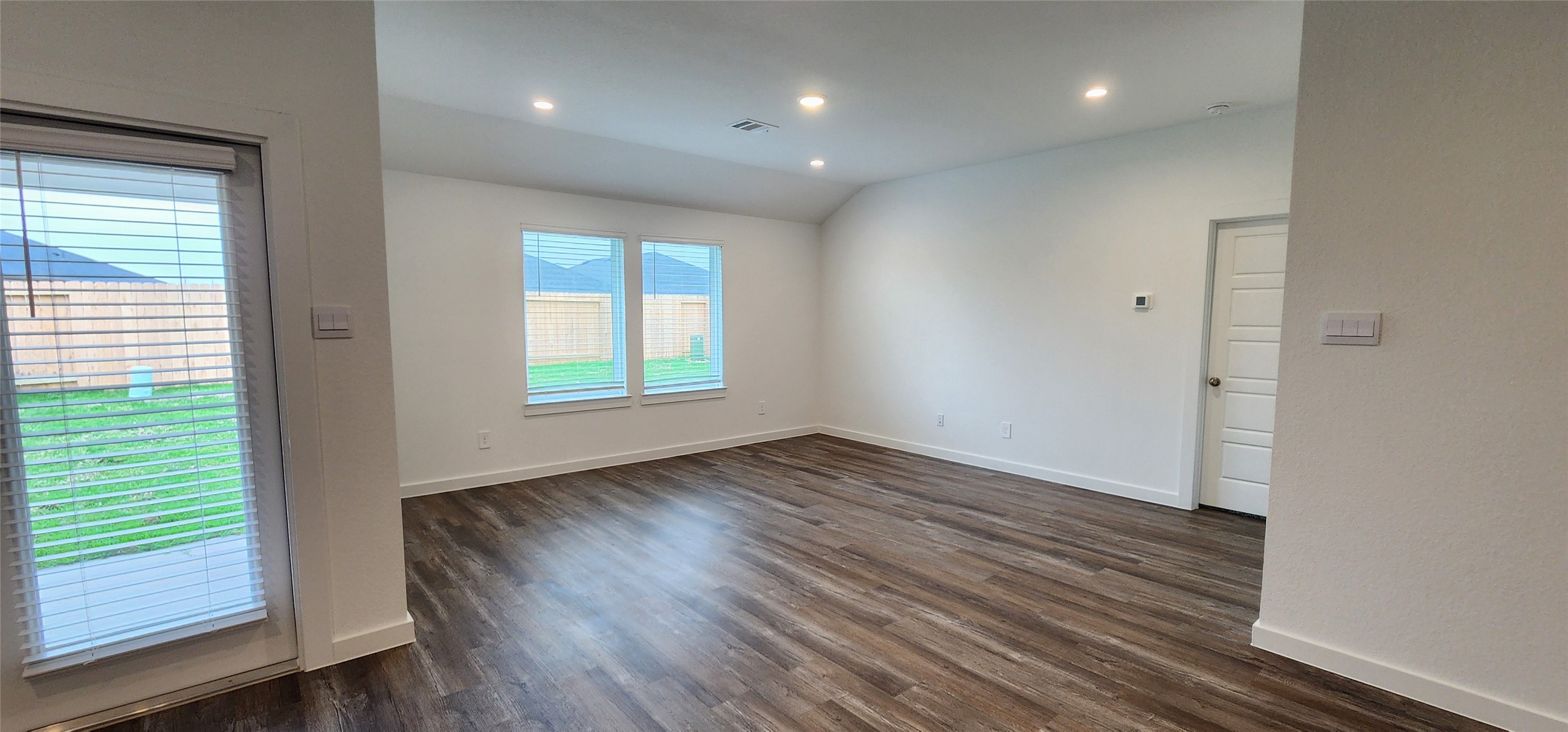 1107 Toledo Bend Pass Rosharon, TX 77583 - Photo 8 of 30 Family room