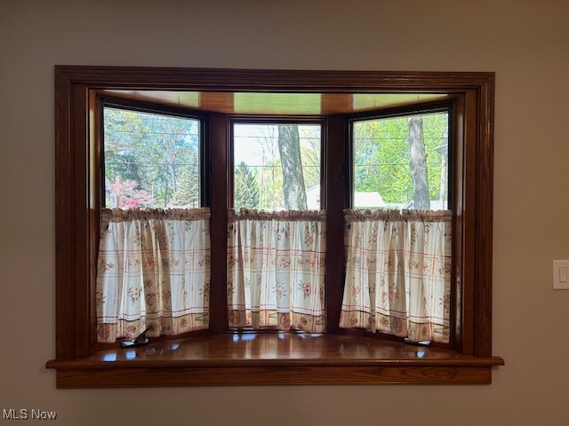 6589 Fairgrounds Road Painesville, OH 44077 - Photo 16 of 41 Bay window