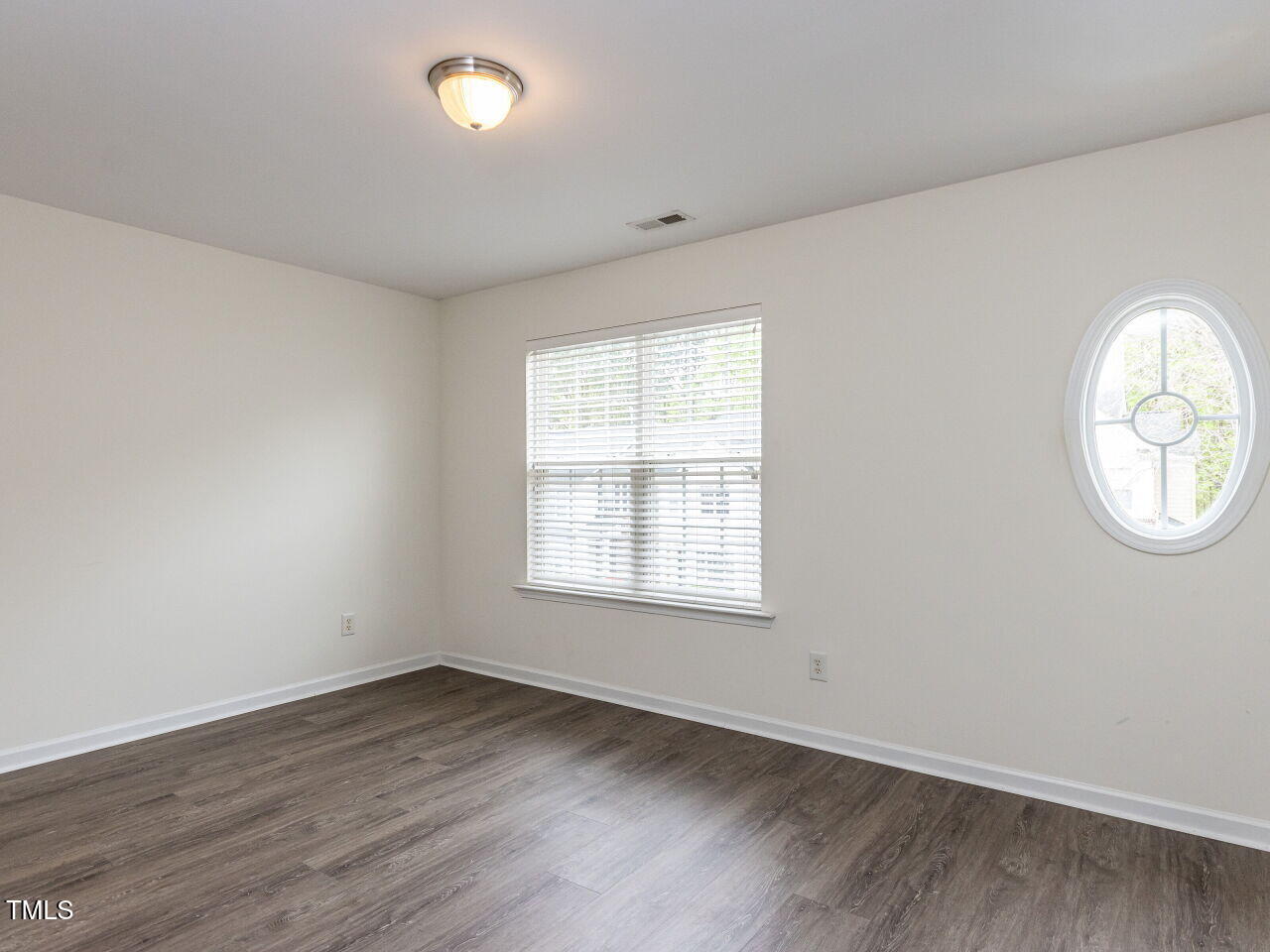 8244 City Loft Court Raleigh, NC 27613 - Photo 21 of 32 021-1280x960-bedroom