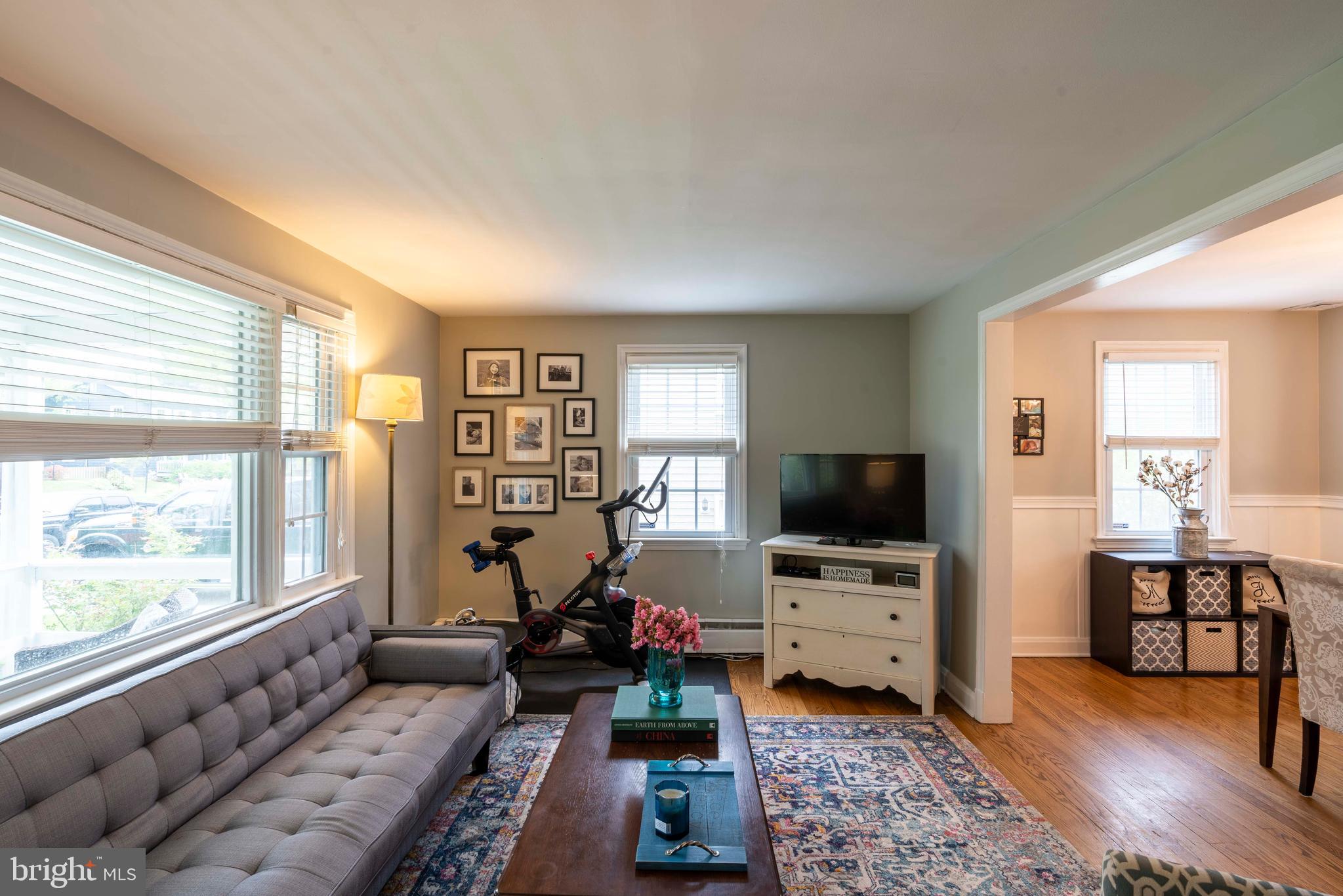 508 Brook Road Towson, MD 21286 - Photo 11 of 37 Living room