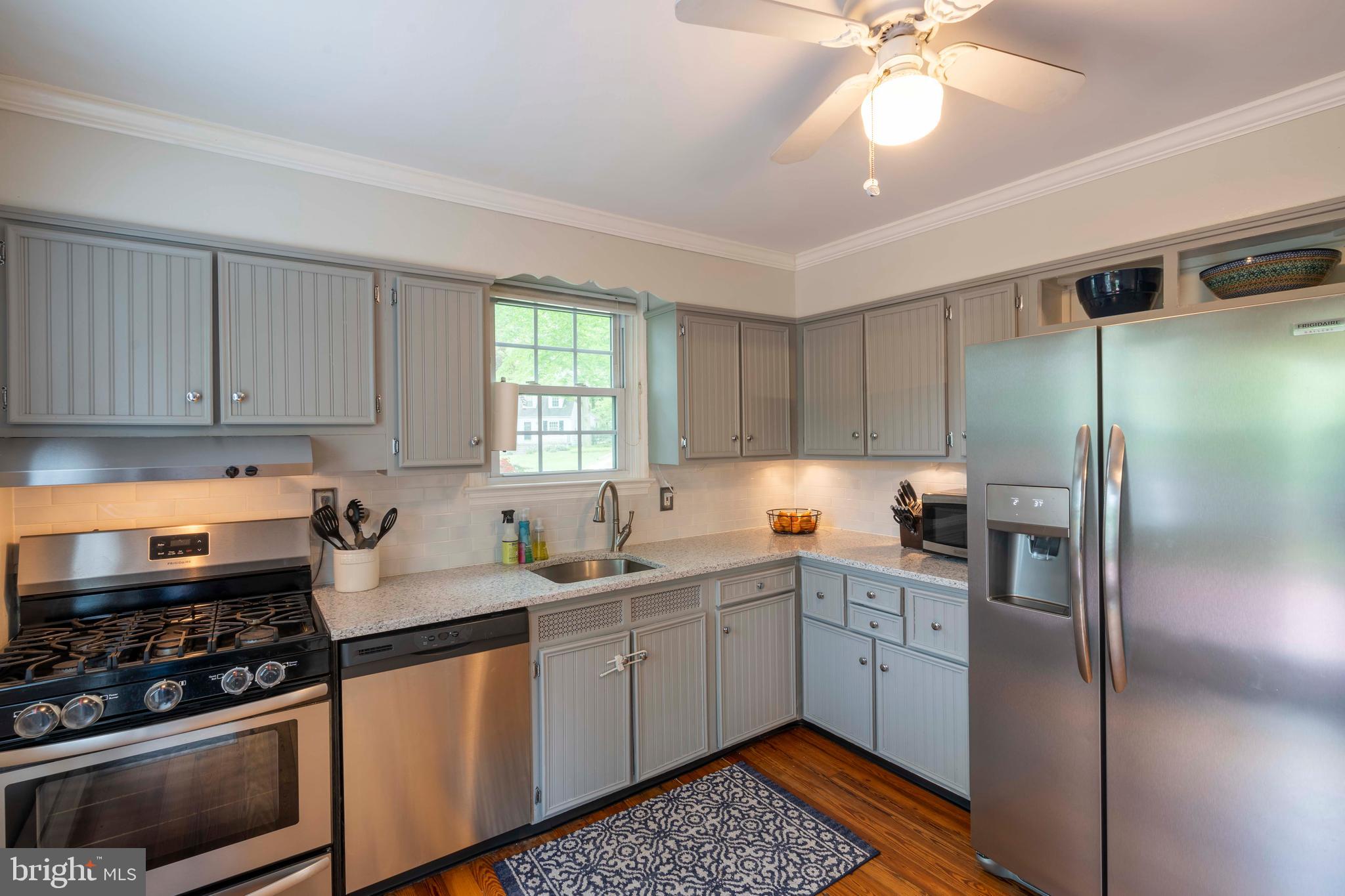 508 Brook Road Towson, MD 21286 - Photo 19 of 37 Updated kitchen with quartz counter tops