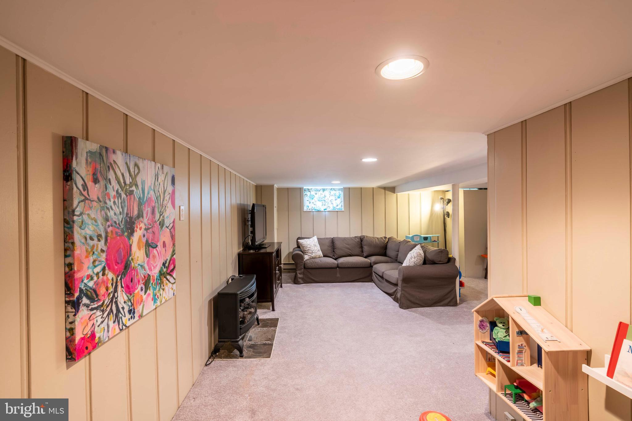 508 Brook Road Towson, MD 21286 - Photo 32 of 37 Family room with plenty of space for all