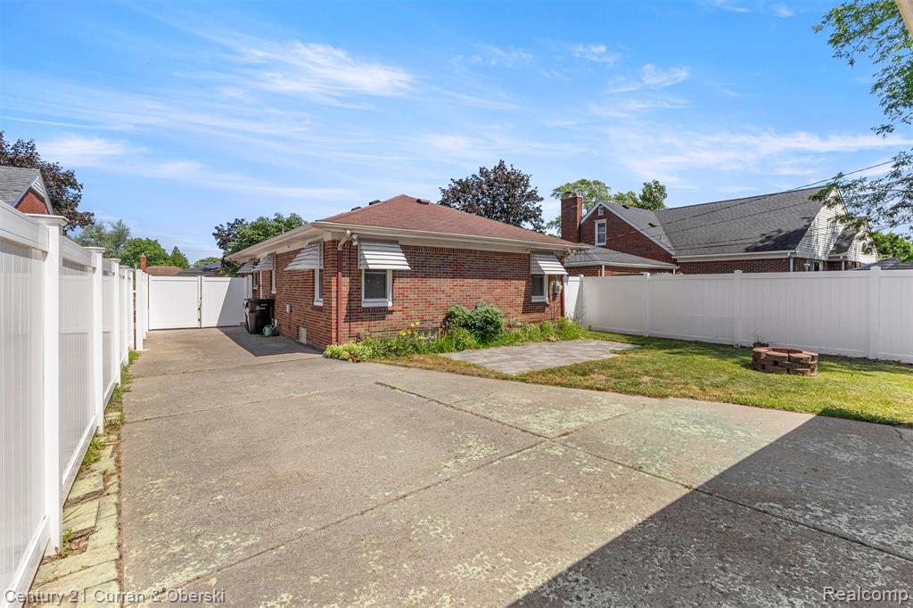 8960 Niver Avenue Allen Park, MI 48101 - Photo 40 of 41 Gallery Image 40