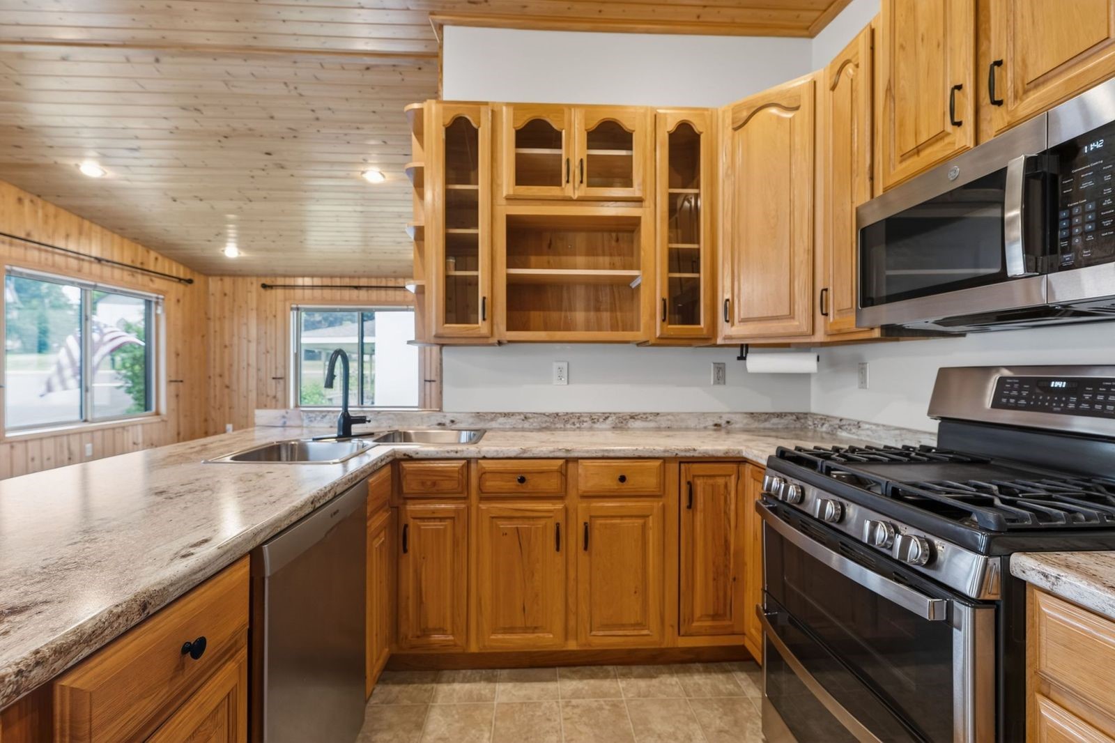 306 West Hazel Street Spooner, WI 54801 - Photo 9 of 43