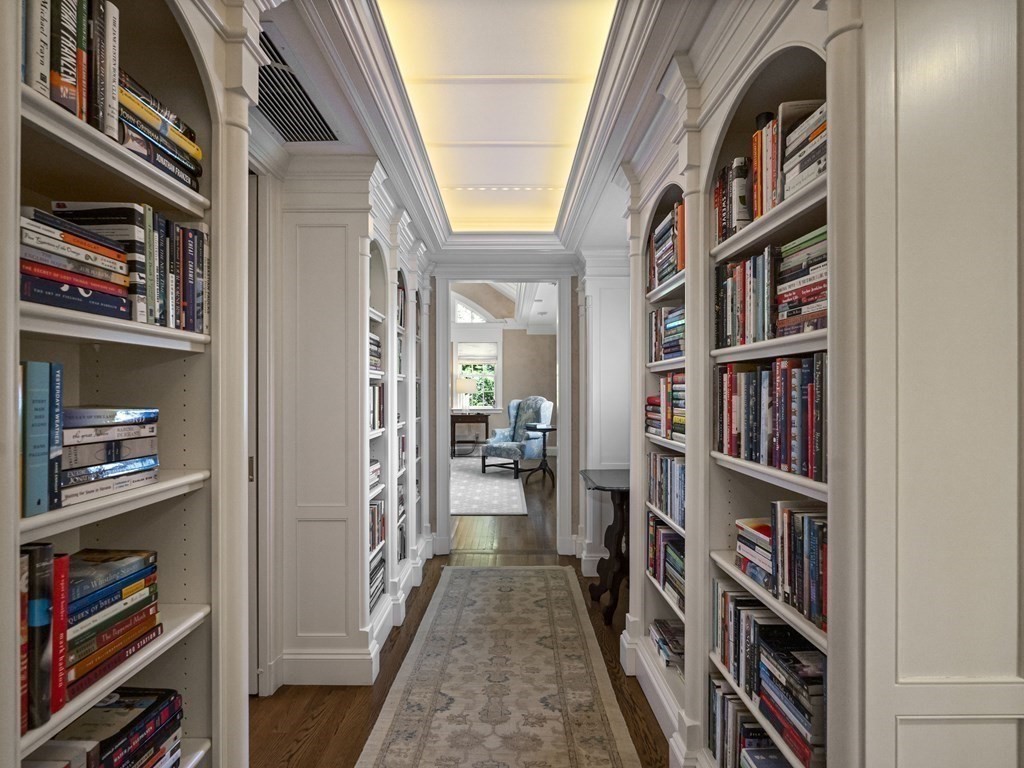 45 Chestnut Street Wellesley, MA 02481 - Photo 15 of 29